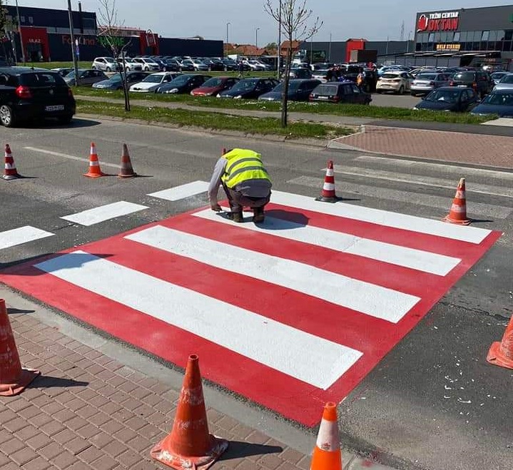 Bijeljina: U toku obilježavanje pješačkih prelaza i sanacija udarnih rupa (FOTO) 