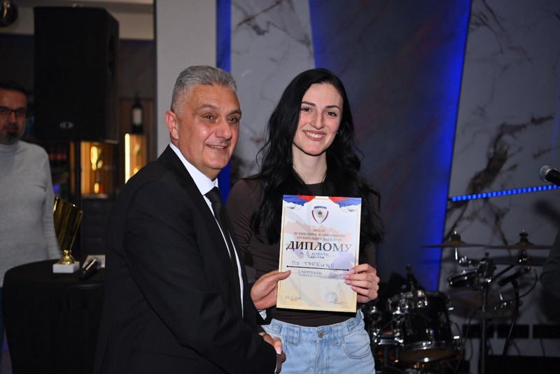 Bijeljina: Na sportskim igrama više od 80 pripadnika MUP-a, ministar pokazao umijeće u streljaštvu (FOTO)