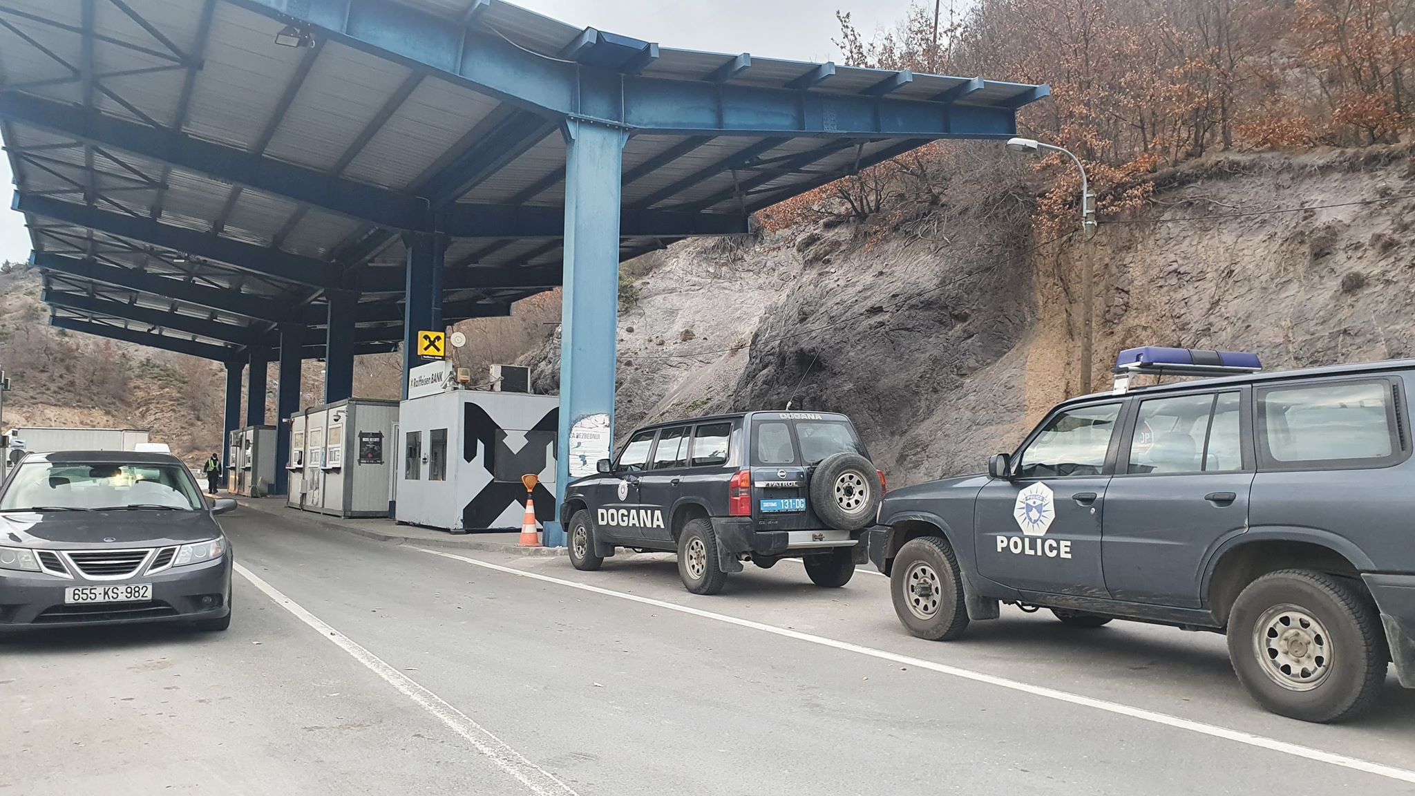 Prelaze Jarinje i Brnjak zatvoreni danima: Sjeveru KiM prijeti nestašica osnovnih ŽIVOTNIH NAMIRNICA I GORIVA