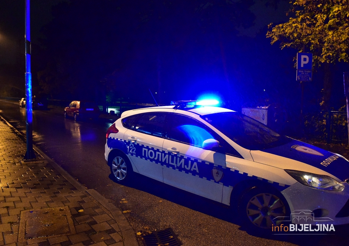 Zapaljena dva automobila u Bijeljini, uviđaj u toku