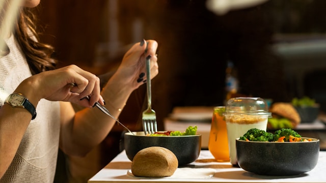 Nutricionisti otkrili: Evo koliko sati prije spavanja treba da večerate