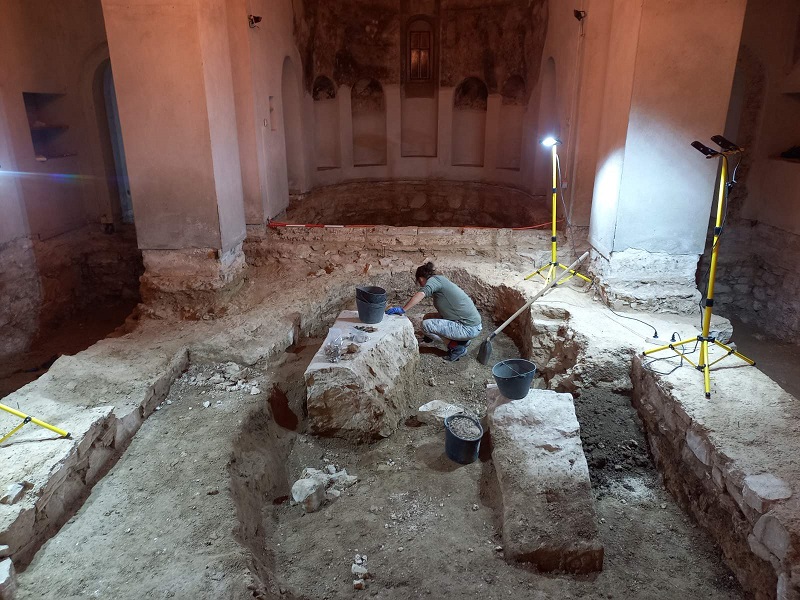 Prva faza arheoloških istraživanja manastira Papraća: Otkrili nakit, alatke od kosti i novac kraljeva /FOTO/