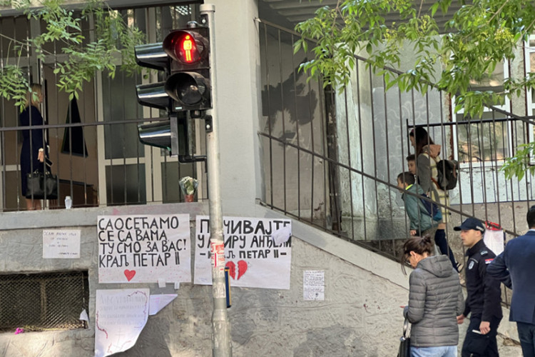 Učenici “Ribnikara” ponovo u klupama, učionica u kojoj se dogodio masakr zatvorena