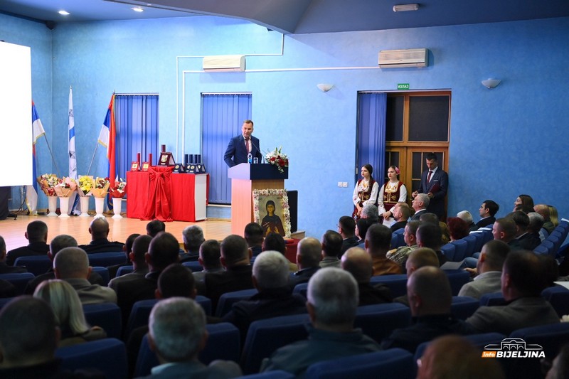 Ugljevik obilježava krsnu slavu, priznanja najzaslužnijima: Opština u znaku velikih investicija (FOTO)