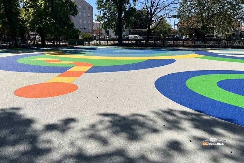Švajcarski brend: Inženjer otkriva sve detalje o novoj podlozi na dječijem igralištu u Gradskom parku u Bijeljini ( VIDEO; FOTO)