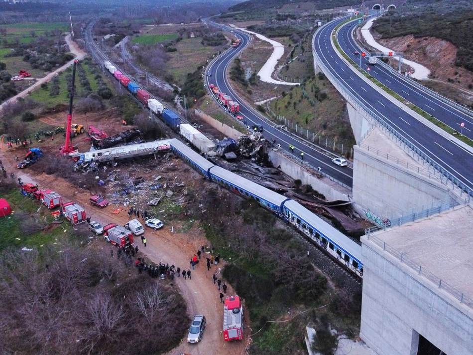 Ispovijesti očevidaca sudara vozova u Grčkoj: Prevrtali smo se u vagonu, ljudi su vrištali (FOTO/VIDEO)