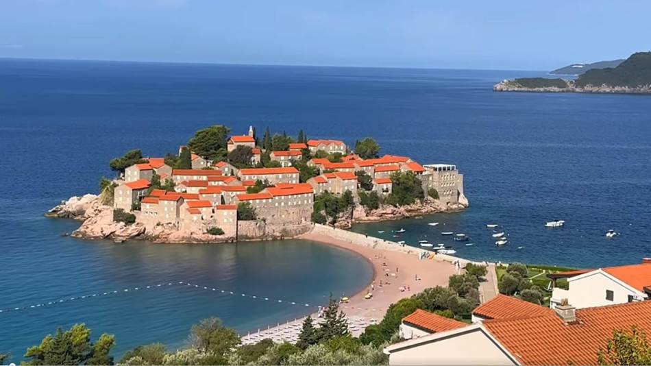Sveti Stefan otvorio vrata turistima: Ekskluzivni hotelski kompleks ponovo prima goste