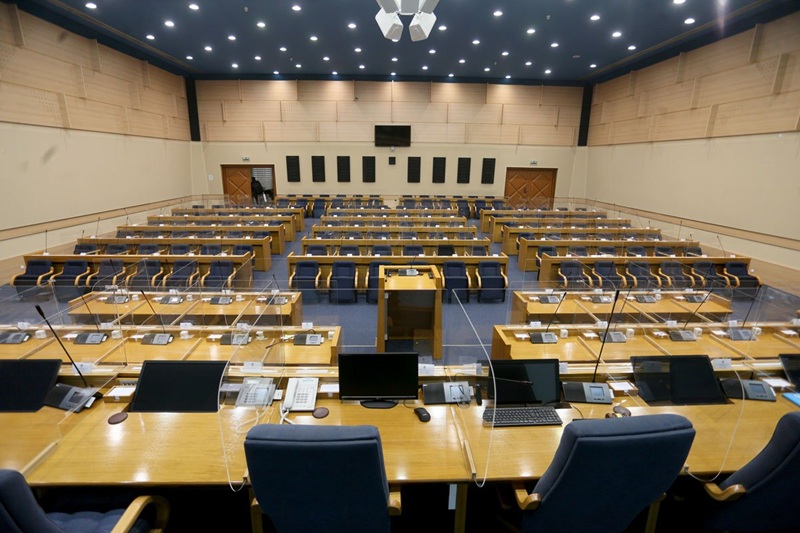 Poslanici Narodne skupštine RS usvajaju zakone za jednokratnu upotrebu