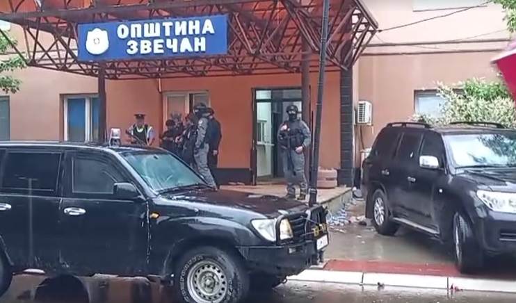 Skinute srpske trobojnice sa zgrada opštine Zvečan, Zubin Potok i Leposavić