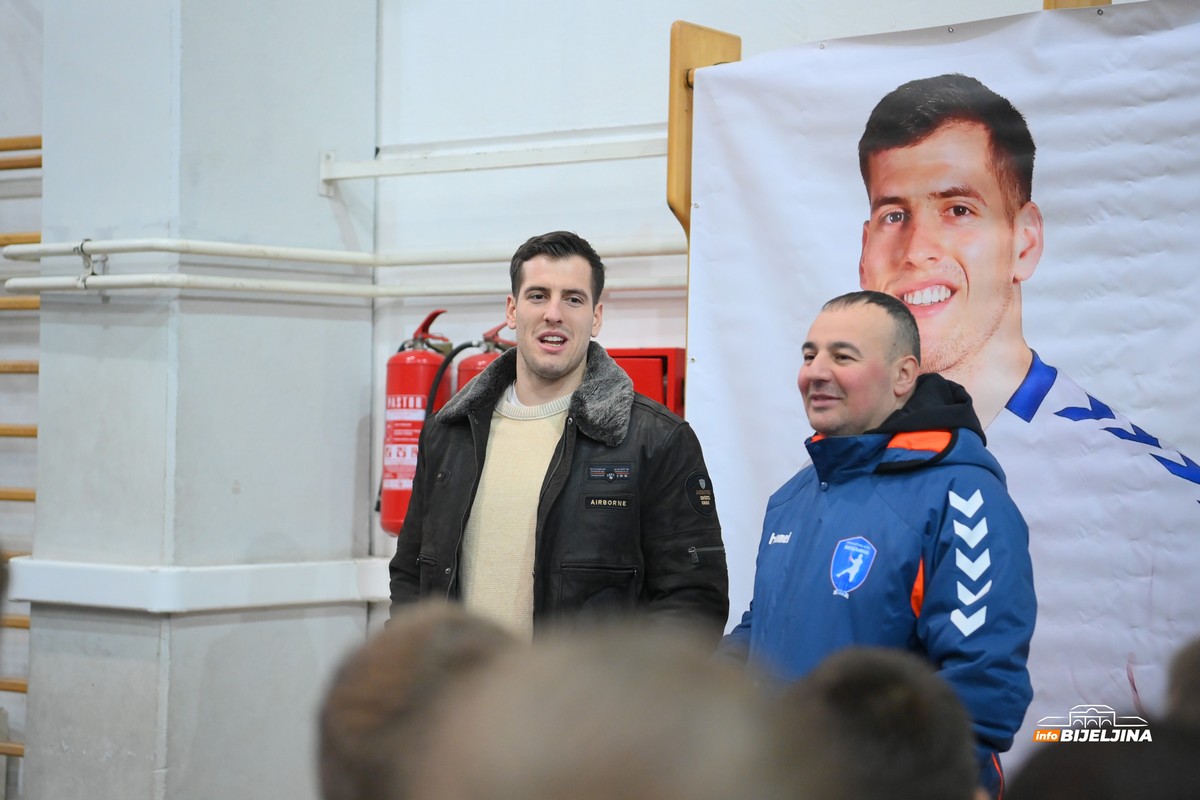 Rukometaši RK “Bijeljina” iznenadili Marka Jevtića: Susret pun emocija (FOTO)