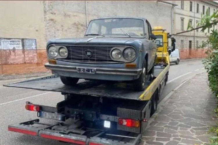 Automobil bio parkiran na istom mjestu 47 godina