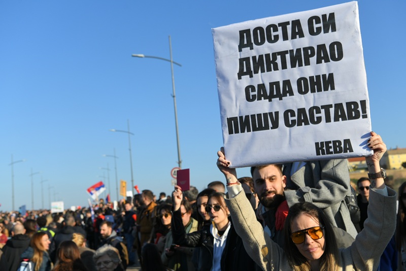 Blokirana sva tri mosta u Novom Sadu: Desetine hiljada građana na sve tri lokacije