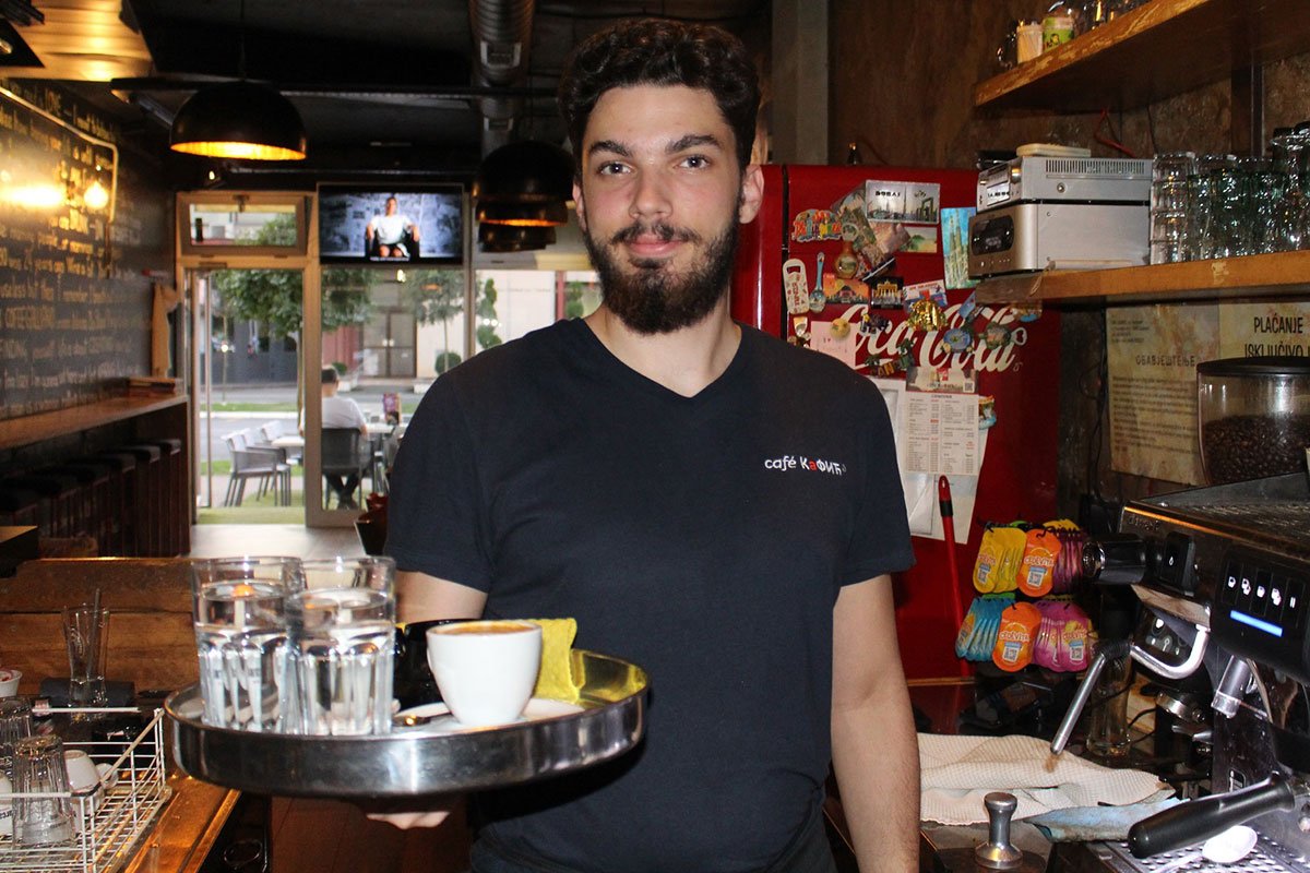 Od 6 ujutro do ponoći: Miloš Galić iz Gradiške spaja školu i posao