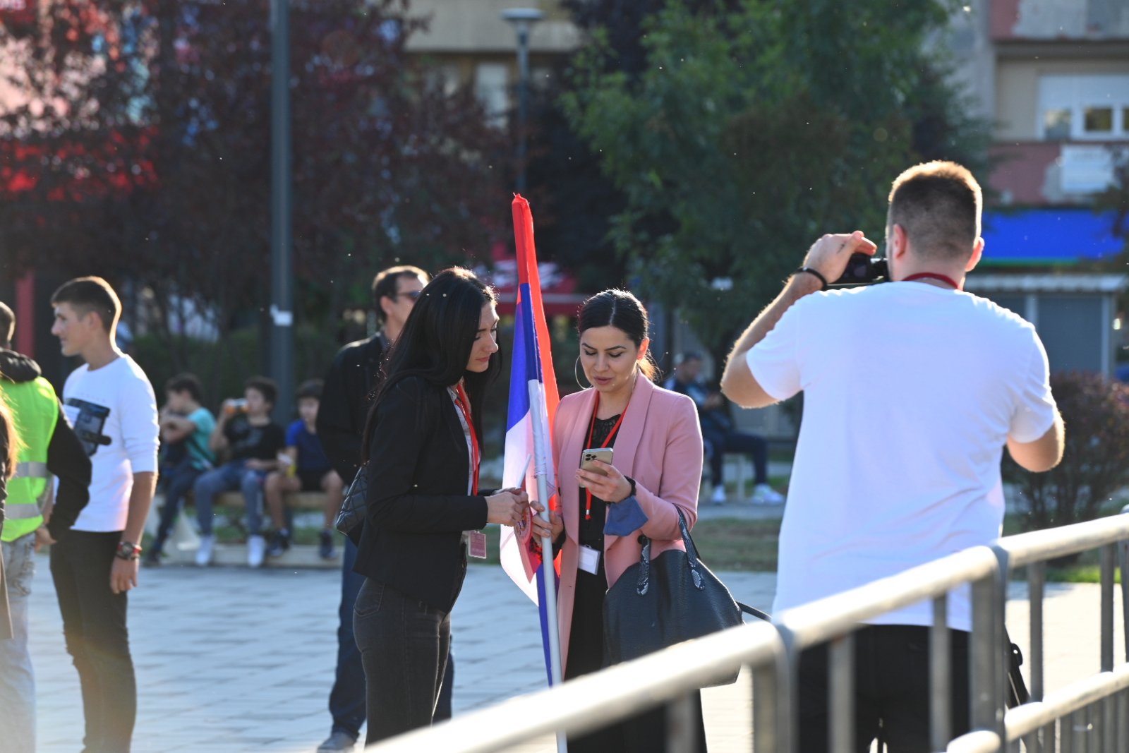 InfoBijeljina na licu mjesta: Građani pristižu na narodni skup, na terenu i policija