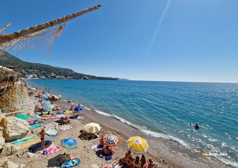 Plaže u Crnoj Gori dobile prve kupače u aprilu