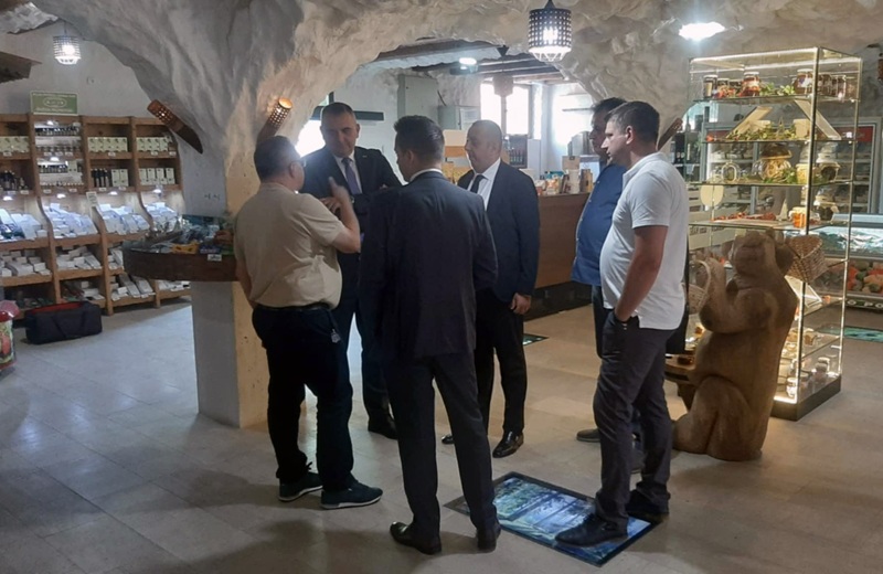 Domaći proizvodi iz Foče postali hit među turistima: Uskoro kreće proizvodnja sokova iz Srpske /FOTO/