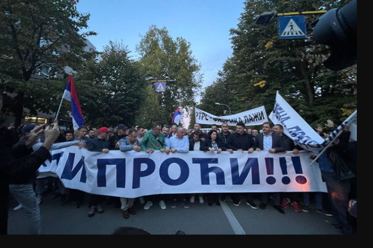 Protesti opozicije u Banjaluci, kolona stigla na Trg Krajine