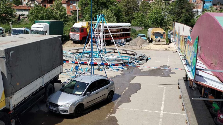 Stravično RUŠENJE RINGIŠPILA: Povrijeđeno 7 maloljetnika, DJEVOJČICA U KOMI (FOTO)