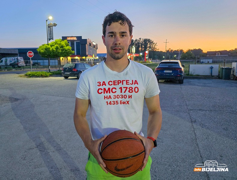 Humanitarac koji dribla do Beograda stigao u Bijeljinu: “Na stotine ljudi mi je sviralo, daju vodu i pare” (FOTO)