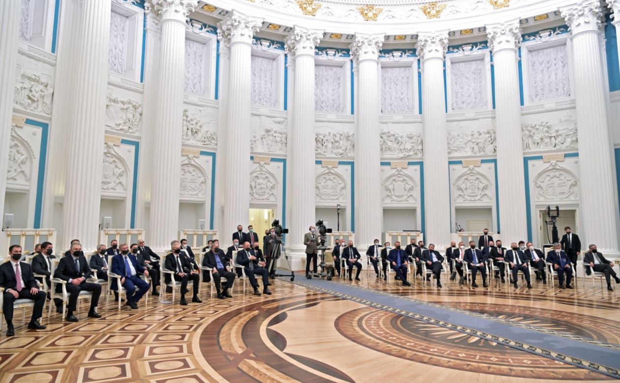 Izvor iz stranke Zelenskog otkrio “Pregovori Ukrajine i Rusije počinju u narednih nekoliko sati”