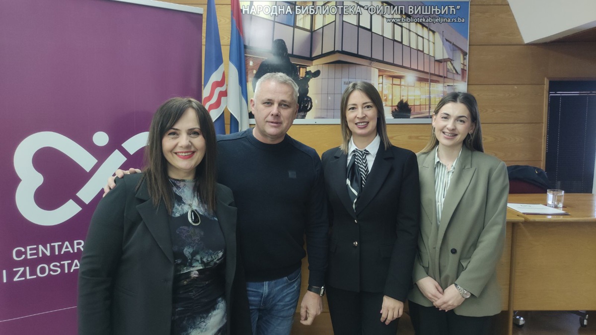 U Bijeljini održano predavanje o bezbjednosti djece na internetu: Platforma uskoro i u školama Srpske