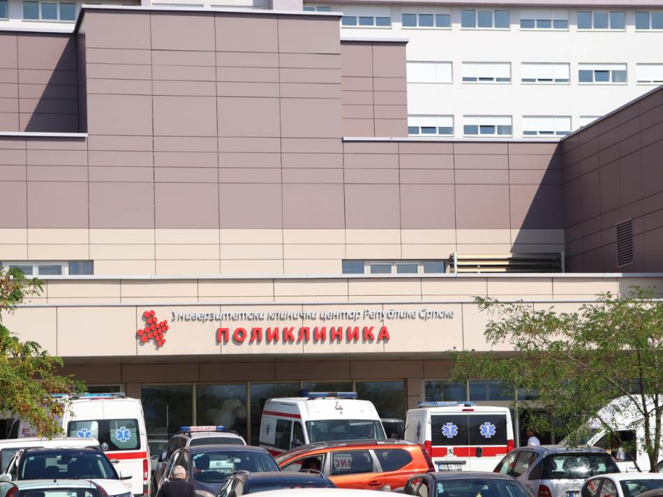 Teške povrede nakon udesa: Kritično stanje pješaka iz Laktaša, priključen na aparate u UKC-u