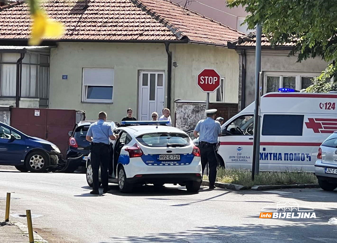 Dvoje djece POVRIJEĐENO u sudaru u Bijeljini (FOTO)