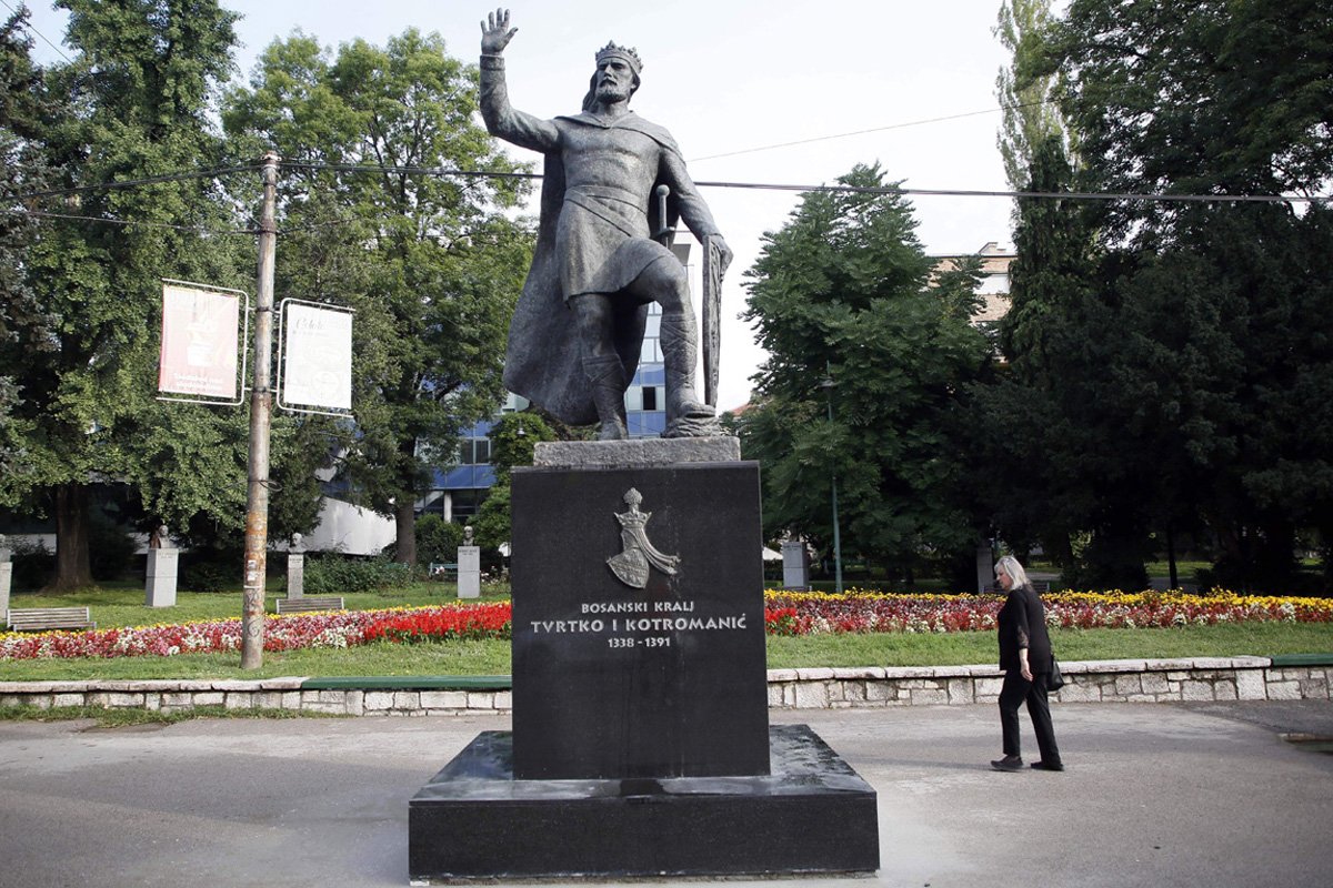 Gradonačelnica Sarajeva priznala da je postavila spomenik kralju Tvrtku bez odobrenja Komisije