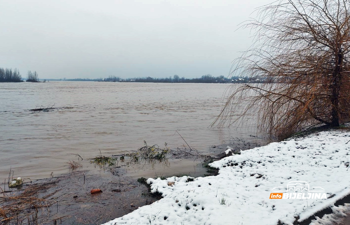 InfoBijeljina kod Pavlovića mosta: Pogledajte vodostaj Drine (FOTO, VIDEO)