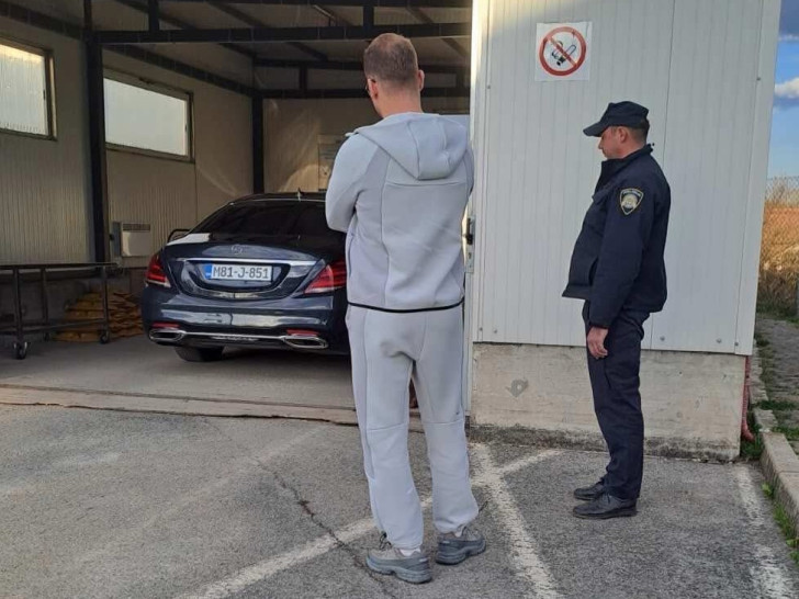 Stanivuković: Pretresaju mi automobil i pratnju uz pse tragače