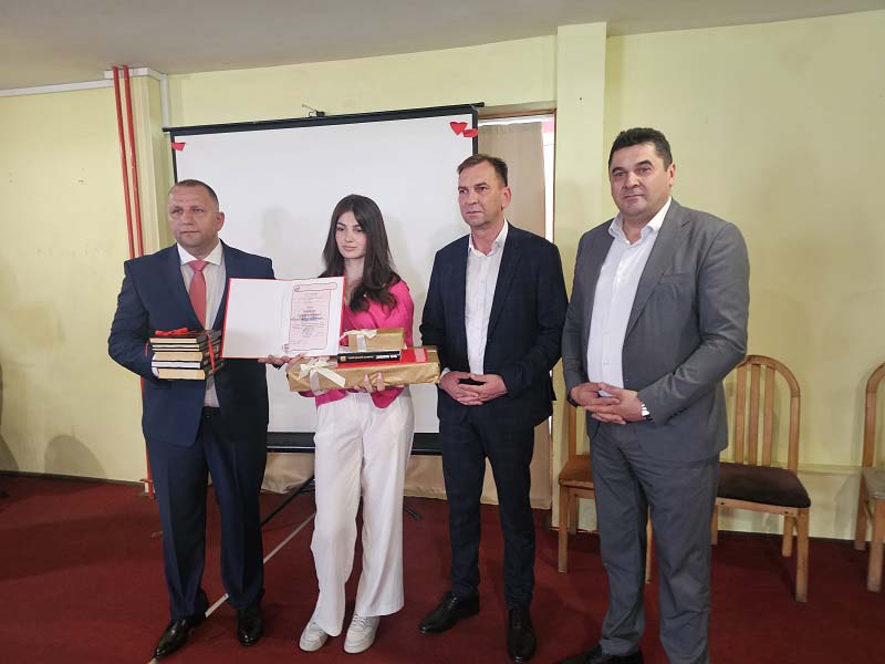 Ponos Ugljevika: Nagrađeni vukovci i đak generacije Osnovne škole 