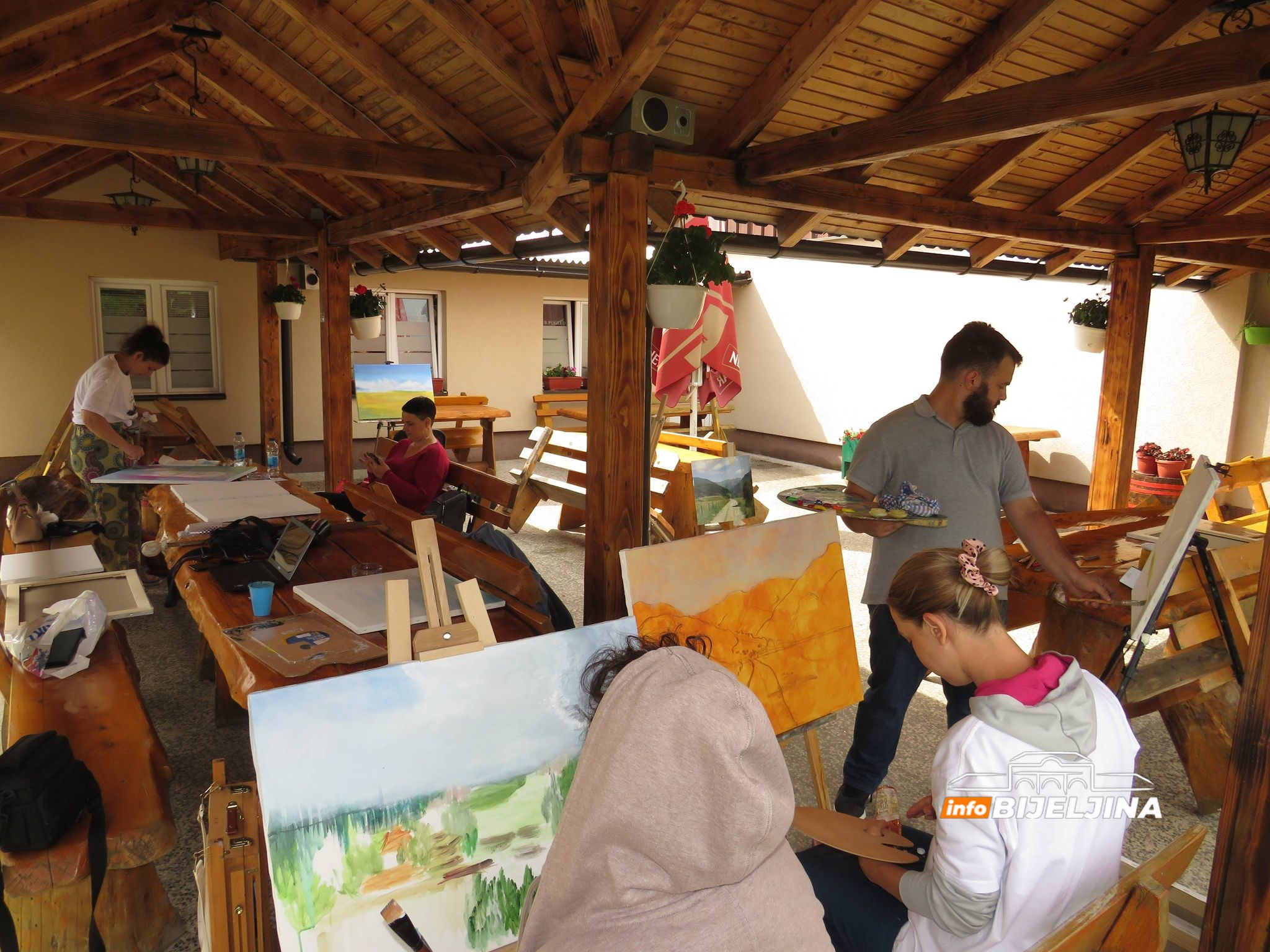 Slikari iz Bijeljine na likovnoj koloniji u Han Pijesku (FOTO)