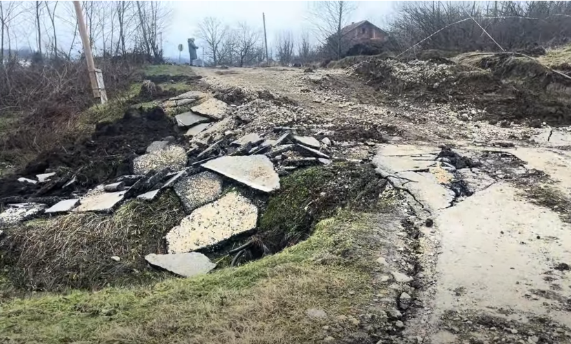 Klizište se svakodnevno prati: Ugrožene porodice pronašle smještaj kod rodbine i prijatelja