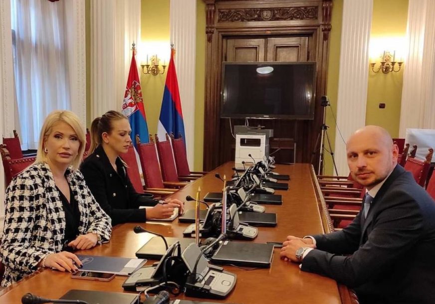 Petković u Beogradu sa Sandrom Božić 