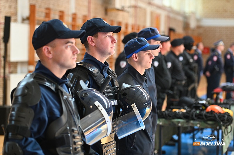 Bijeljina: Promovisana Srednja škola unutrašnjih poslova, trenutno potrebno stotine policajaca (FOTO)