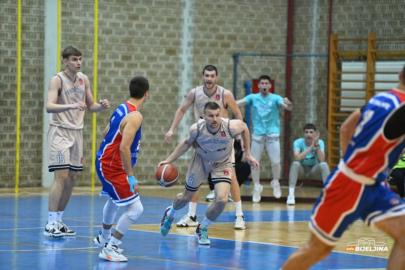 U dramatičnoj završnici Budućnost savladala Radnik i plasirala se u finale (FOTO)