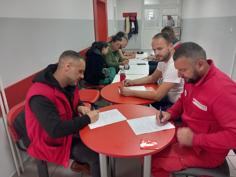 Nedelja Crvenog krsta u Bijeljini: Volonteri i građani darivali krv (FOTO)