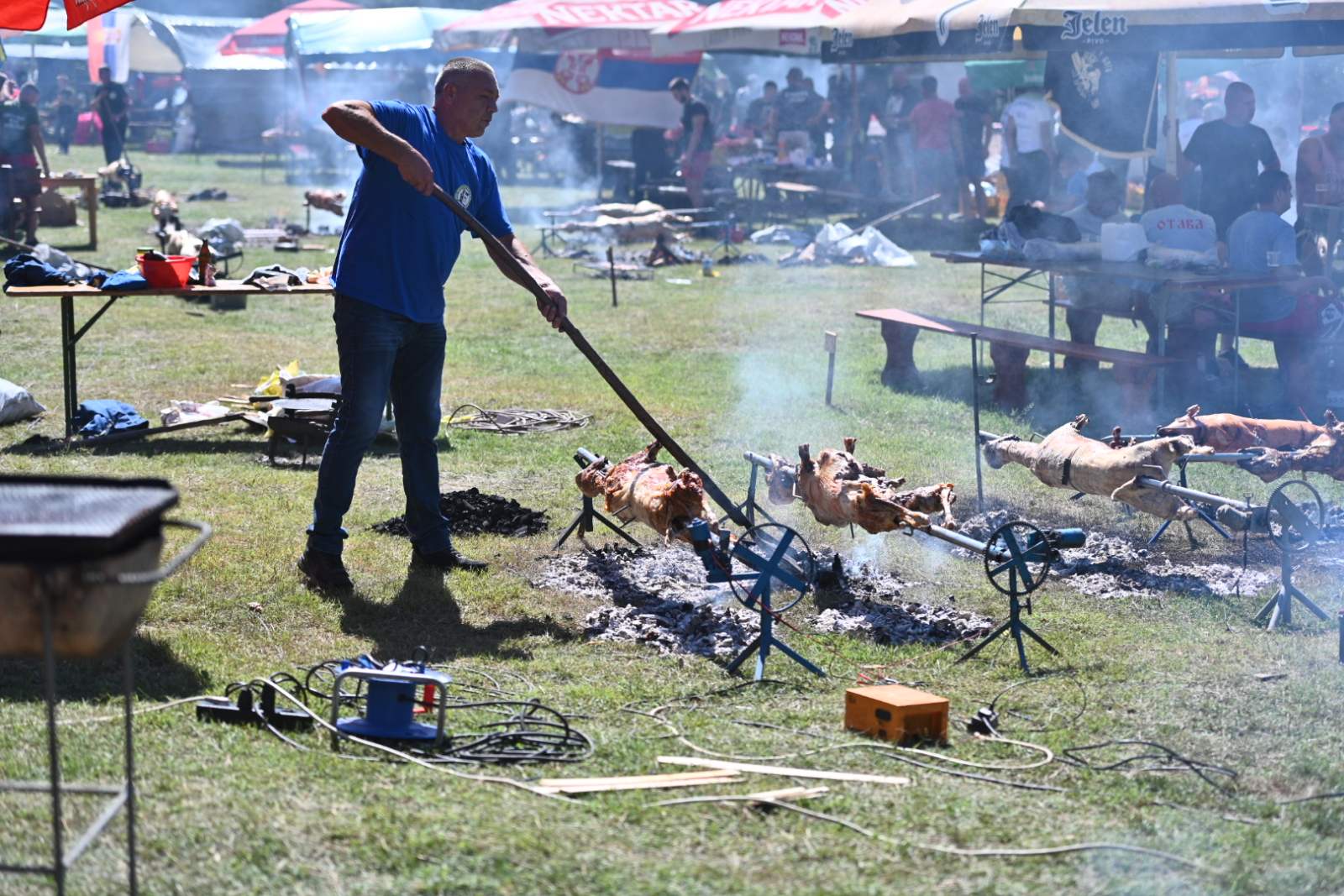U Milićima se održava treća „Jagnjijada“ – mjesto dobrog druženja, muzike i odlične trpeze! (FOTO)