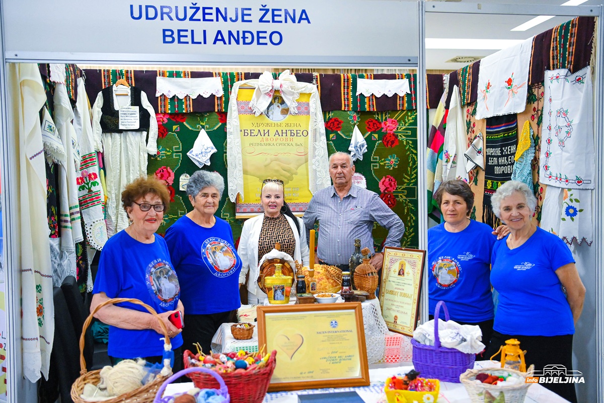“Beli anđeo“ na Sajmu turizma u Bijeljini: Čuvari tradicije, kulture i nasljeđa