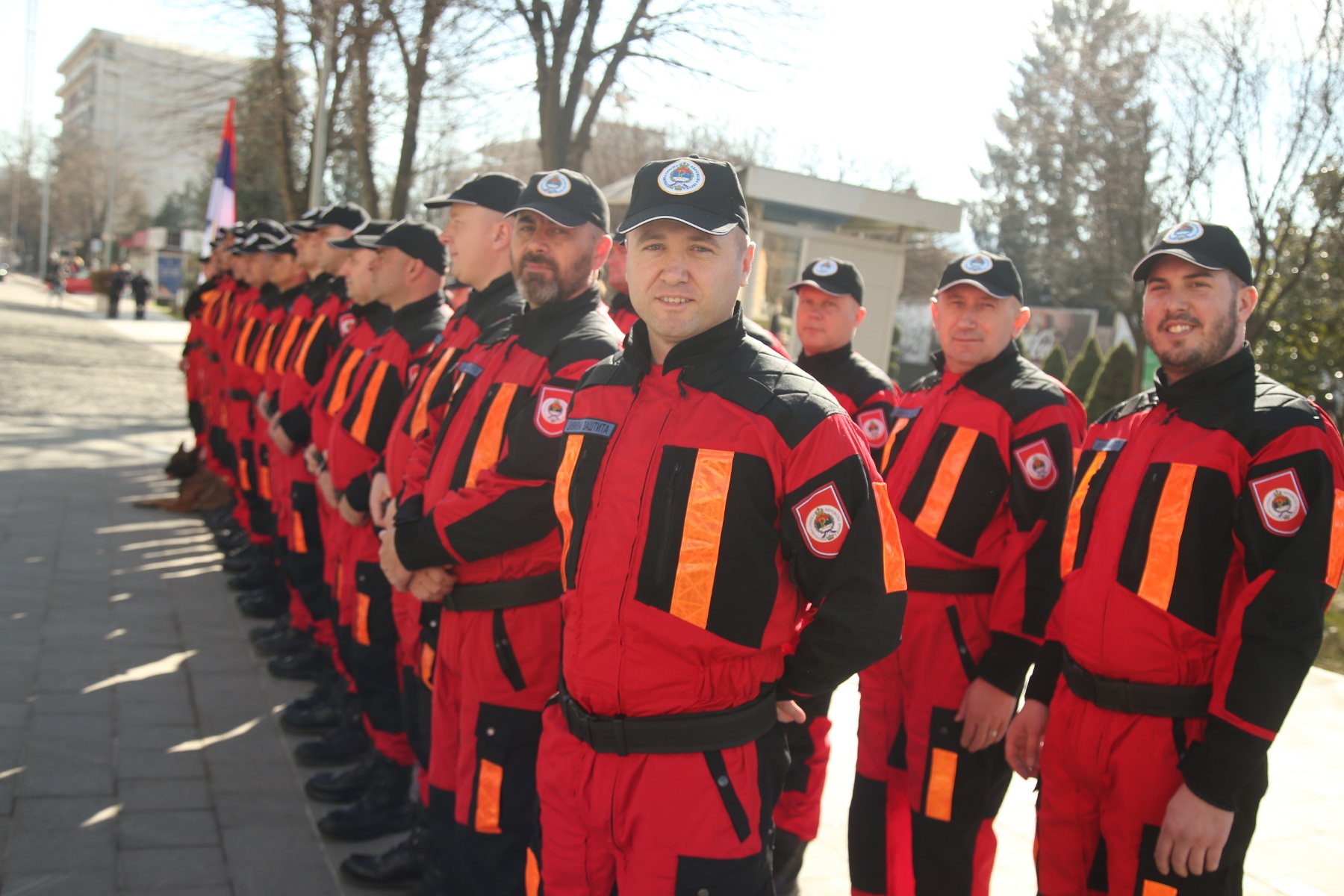 “POMOZ’ BOG JUNACI” Dodik ispred Palate Republike pozdravio 30 hrabrih spasilaca iz Turske (FOTO)