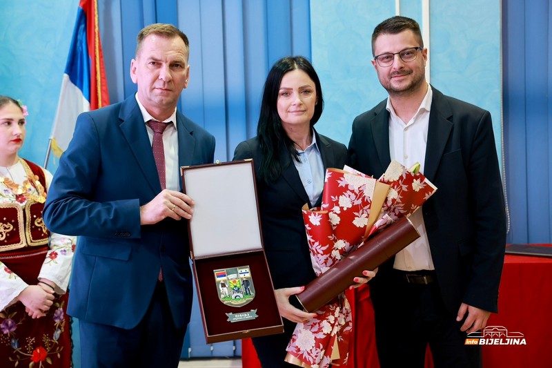 Ugljevik obilježava krsnu slavu, priznanja najzaslužnijima: Opština u znaku velikih investicija (FOTO)