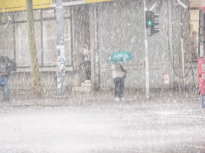 Olujno nevrijeme praćeno gradom pogodilo Sloveniju i Italiju
