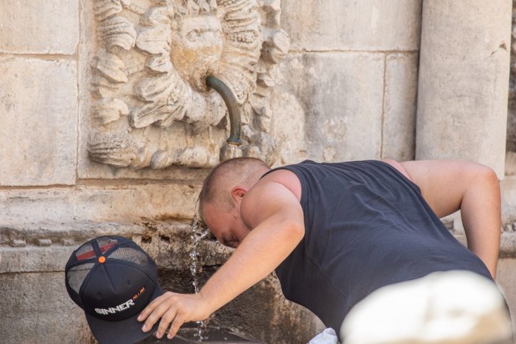 Ministarstvo zdravlja izdalo preporuke građanima zbog ekstremne vrućine