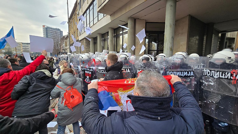 Novi Sad gori zbog izbora novog gradonačelnika (VIDEO)