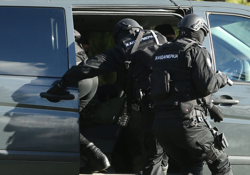 Hapšenje u Banjaluci: Jedan pucao sa balkona, drugi palicom tukao sugrađanina