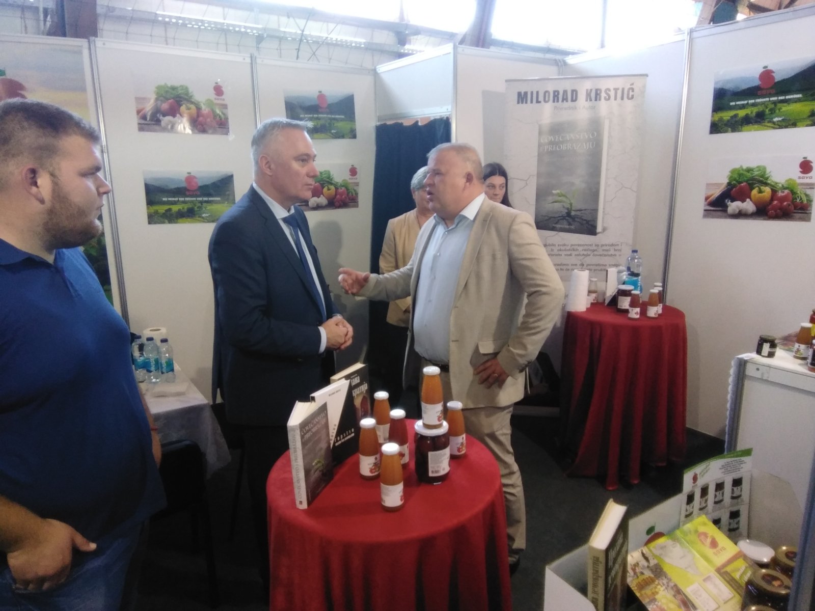 Cvijanovićeva i ministri poljoprivrede RS i Srbije posjetili štand fabrike 