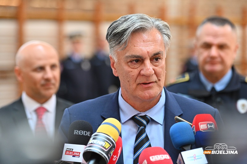 Bijeljina: Promovisana Srednja škola unutrašnjih poslova, trenutno potrebno stotine policajaca (FOTO)