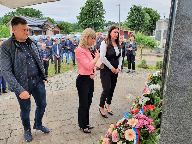 Služen pomen poginulim borcima Tutnjevca