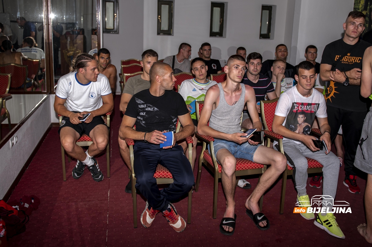 Obavljeno vaganje, sve spremno za bokserski spektakl (FOTO)