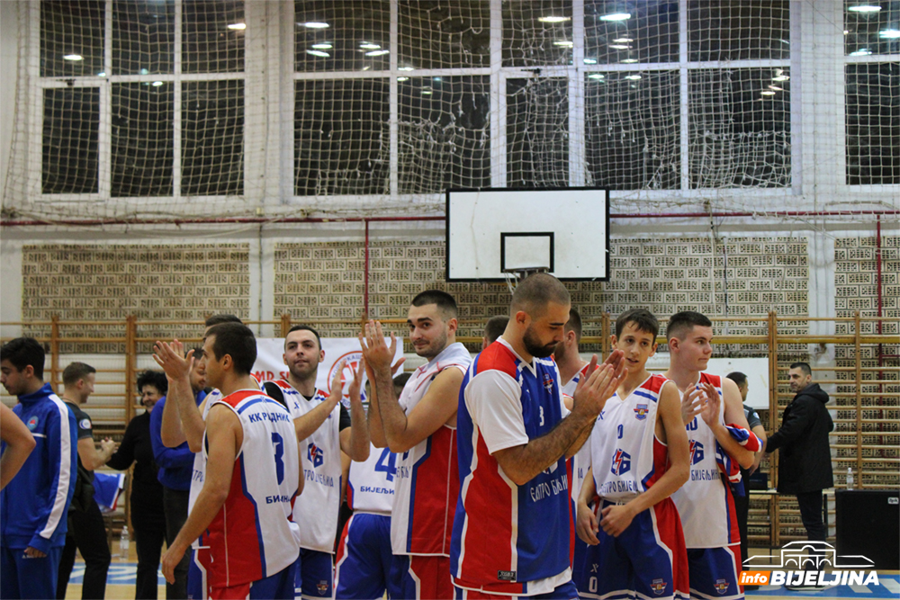 Košarkaši Radnika jedina neporažena ekipa: Rutinski savladana Varda (FOTO)